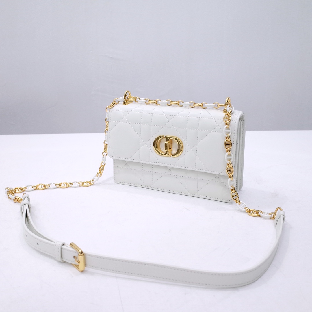 Miss Caro Pouch with Chain White Macrocannage Lambskin